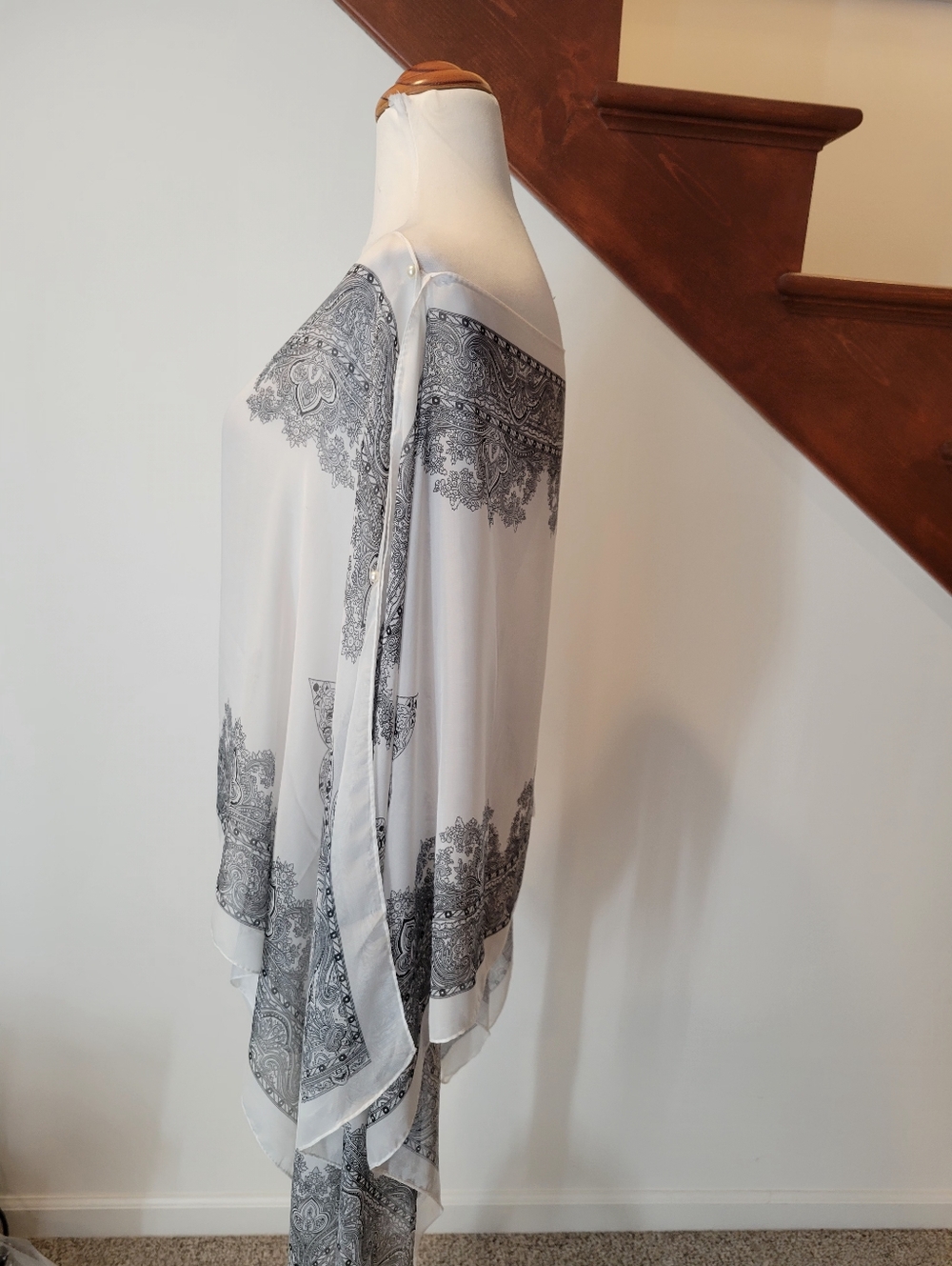 White House Black Market Paisley Chiffon Coverup Poncho Wrap - Picture 5 of 5